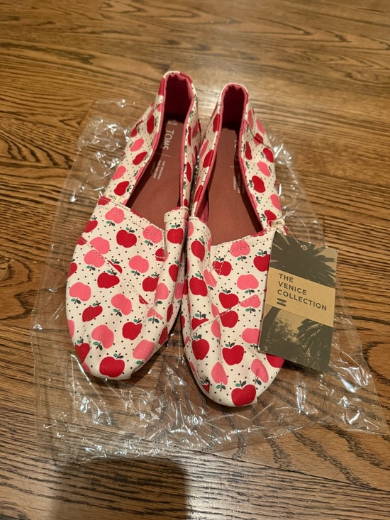 Toms Shoes - TOMS Cream Slip-On Sneakers with Red and Pink Apple Print